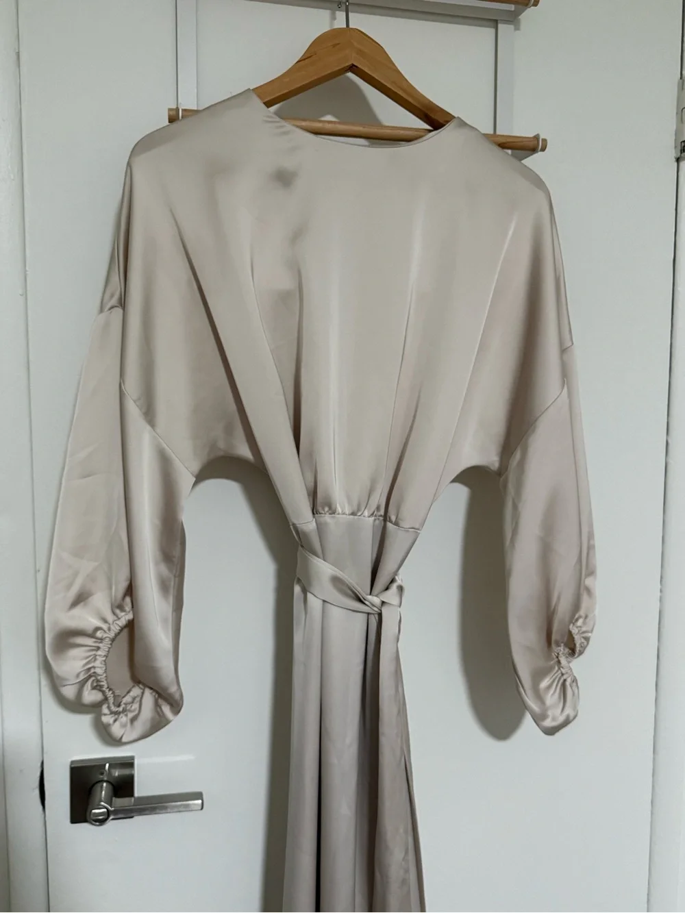 Silky satin midi/maxi cream dress with balloon sleeves and waist tie